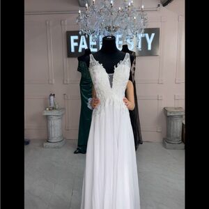 Elegant White Lace Wedding Gown